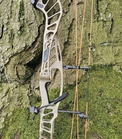 HOYT INVICTA - Elite Compound Bows & Tagpoint Inc.