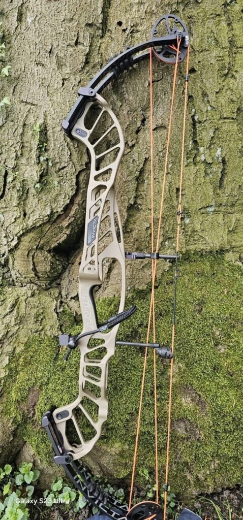 HOYT INVICTA - Elite Compound Bows & Tagpoint Inc.