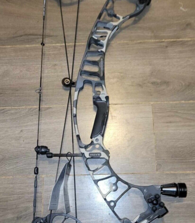 NEW HOYT VENTUM PRO 30 BOW - 25"-30" 70lbs - Elite Compound Bows & Tagpoint Inc.