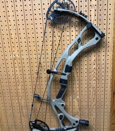 Used Hoyt RX-7 Right Handed 60-70 LB Buckskin - Elite Compound Bows & Tagpoint Inc.